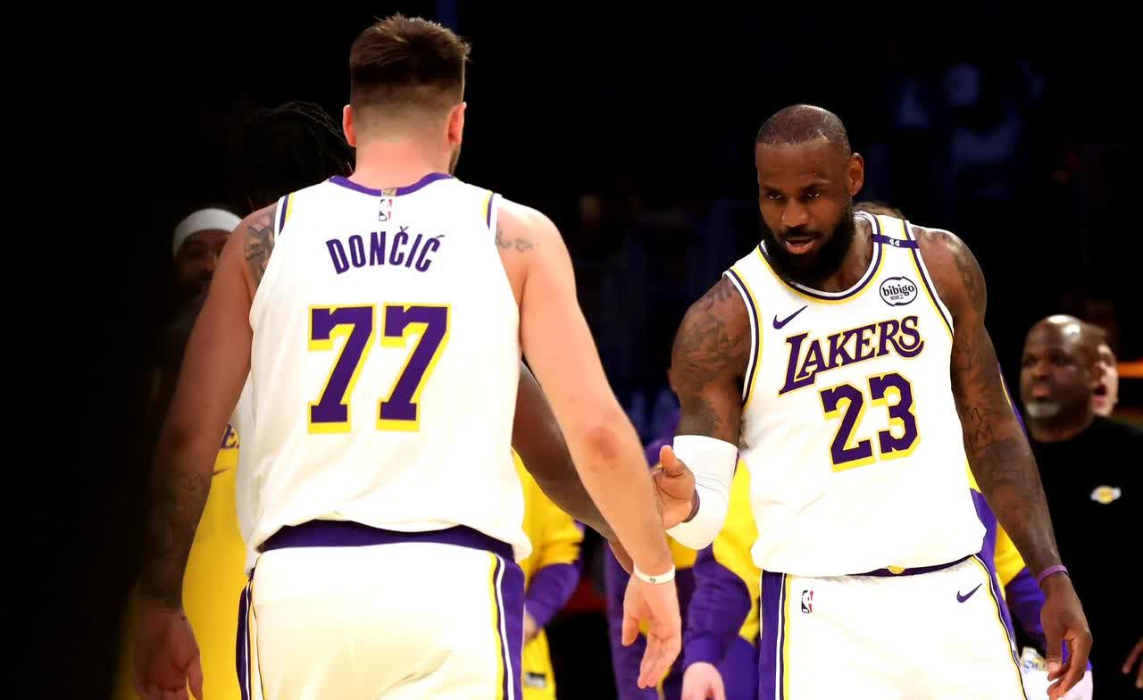 开云在线直播-湖人险胜火箭，伦纳德统治全场